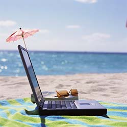 using-laptops-in-the-sun